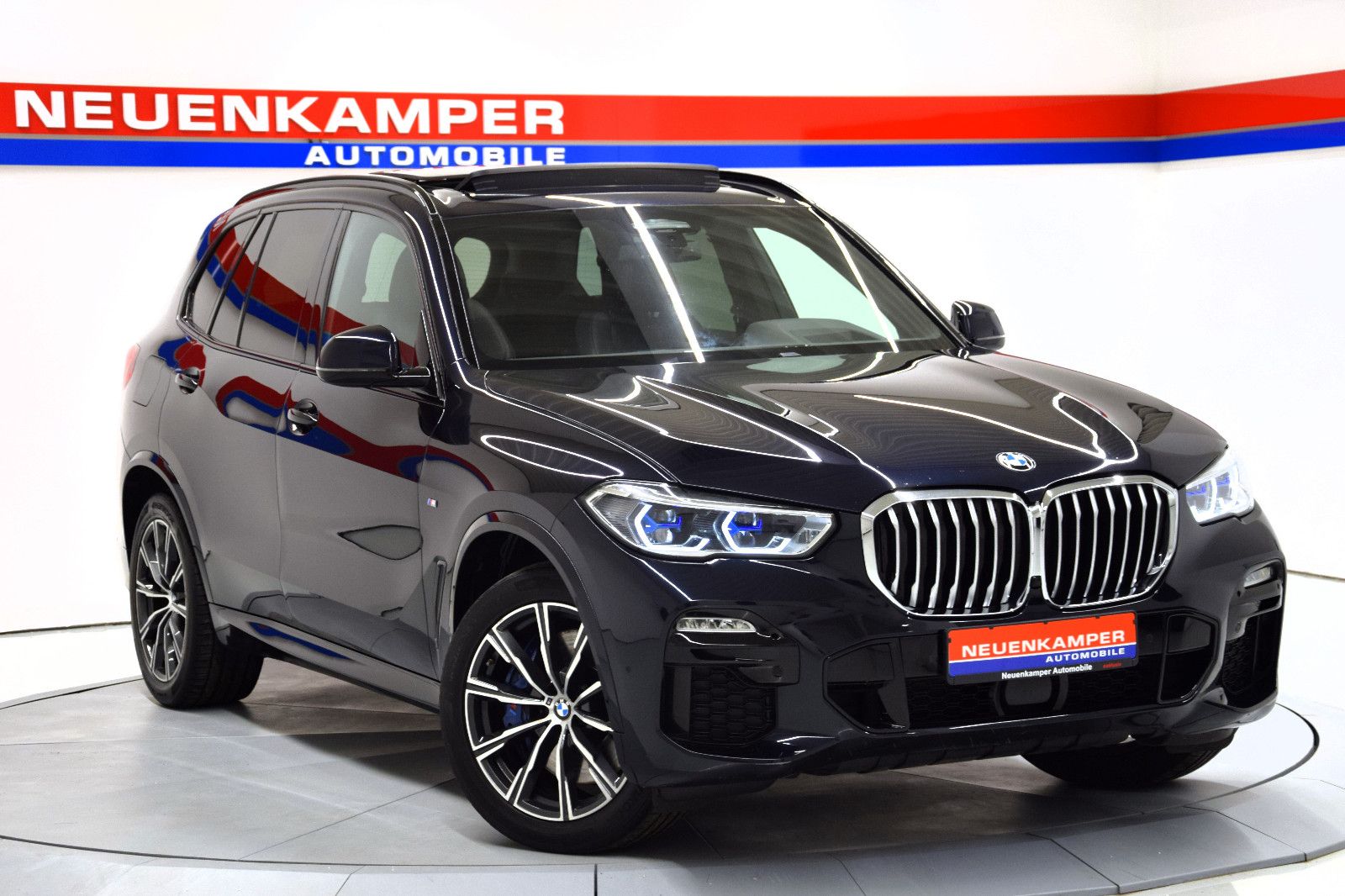 Fahrzeugabbildung BMW X5 xDrive 40d M Sport Pano ACC HuD DisplayKey