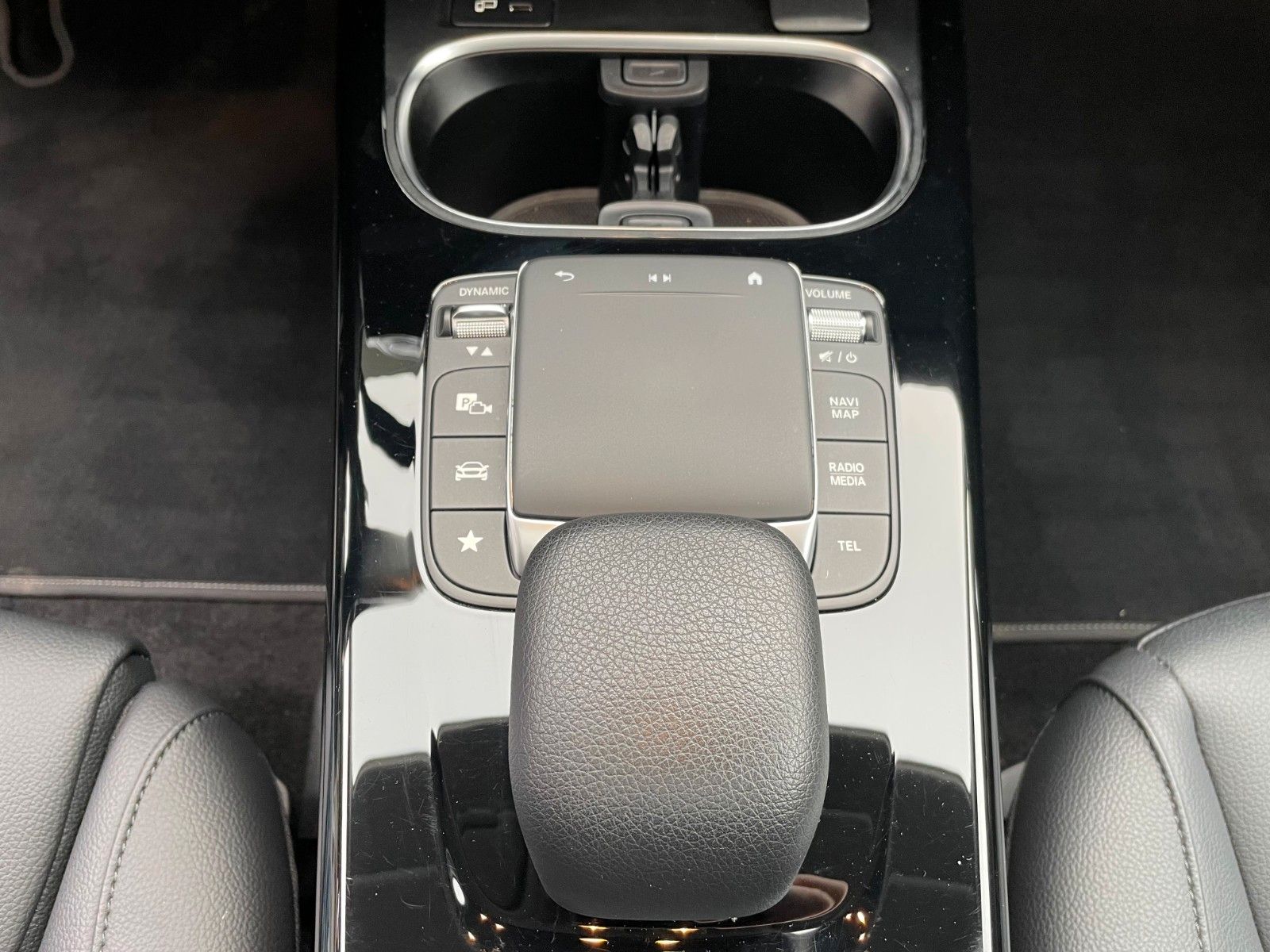 Fahrzeugabbildung Mercedes-Benz CLA 200 d SB Night+Pano+AHK+MBUX+R-Kamera+Leder