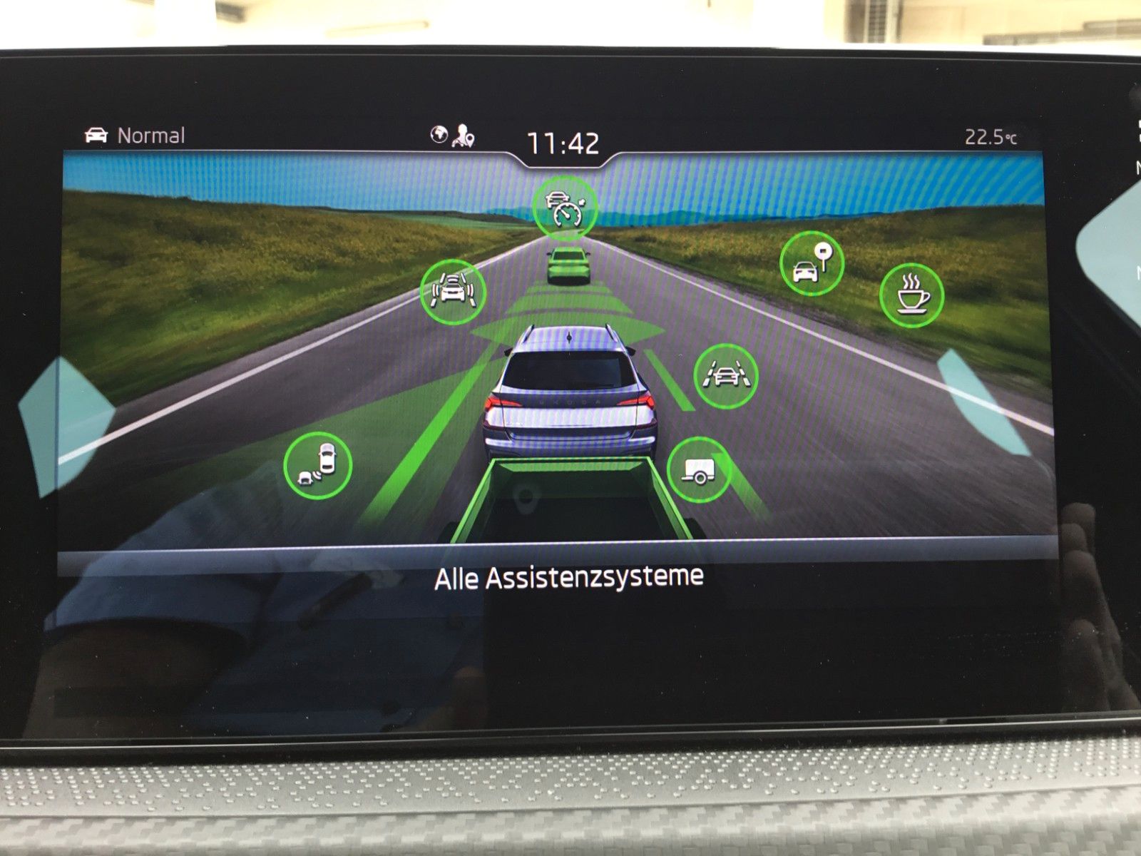 Fahrzeugabbildung SKODA Kamiq 1.5 TSI DSG Monte Carlo+AHK+Navi+Kamera