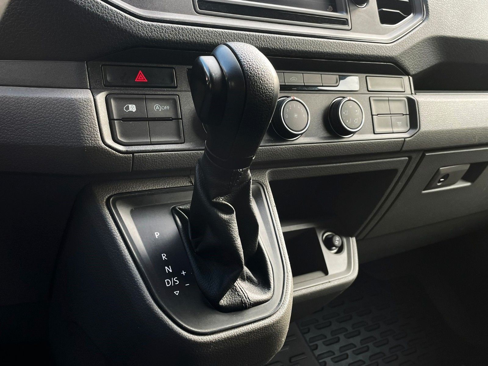 Fahrzeugabbildung Volkswagen Crafter 35 TDI L2 AUTOMATIK CAM SCHWINGSITZ EUR6
