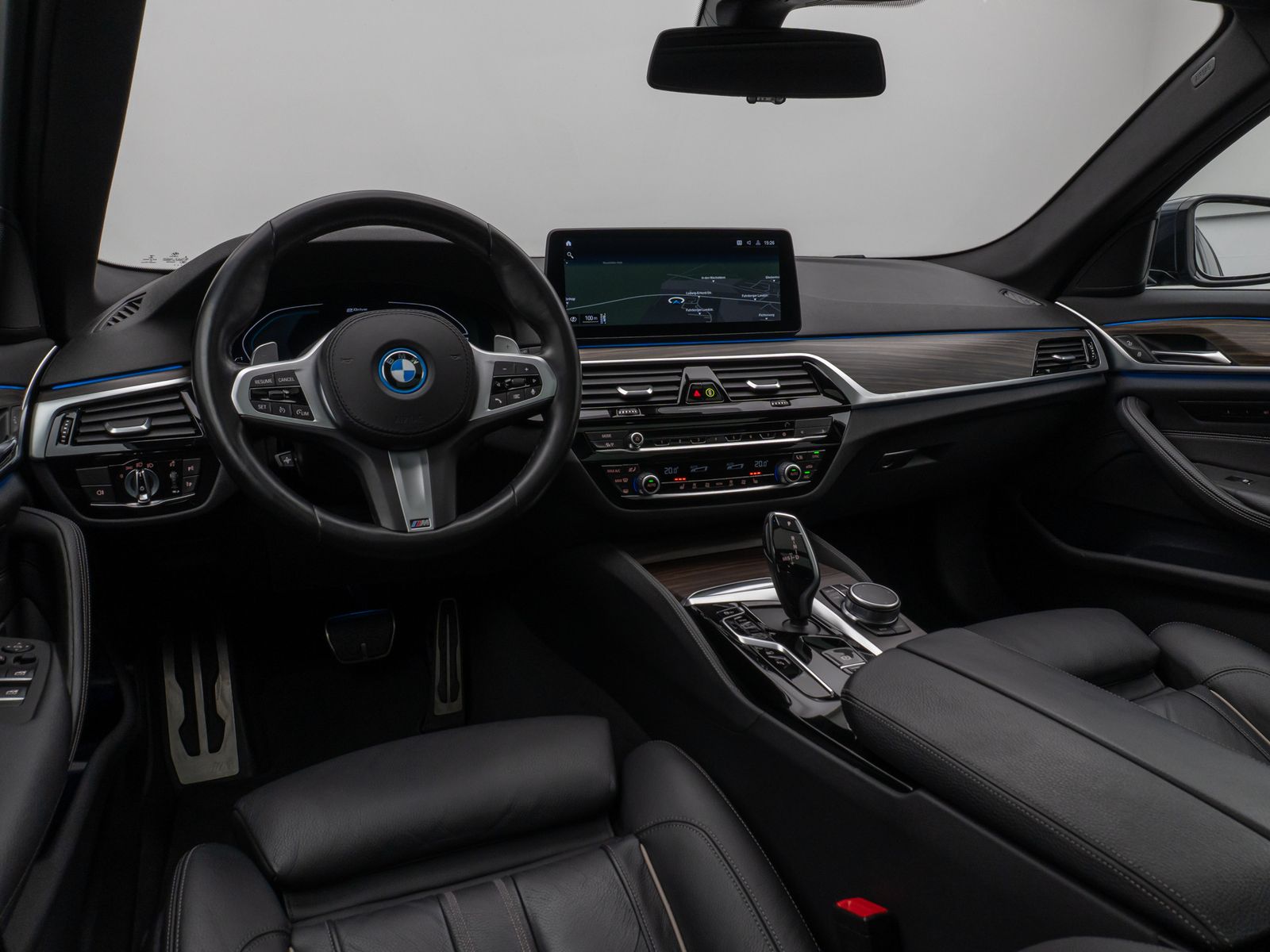 Fahrzeugabbildung BMW 530e xD M Sport Panorama Kamera HUD DAB HiFi