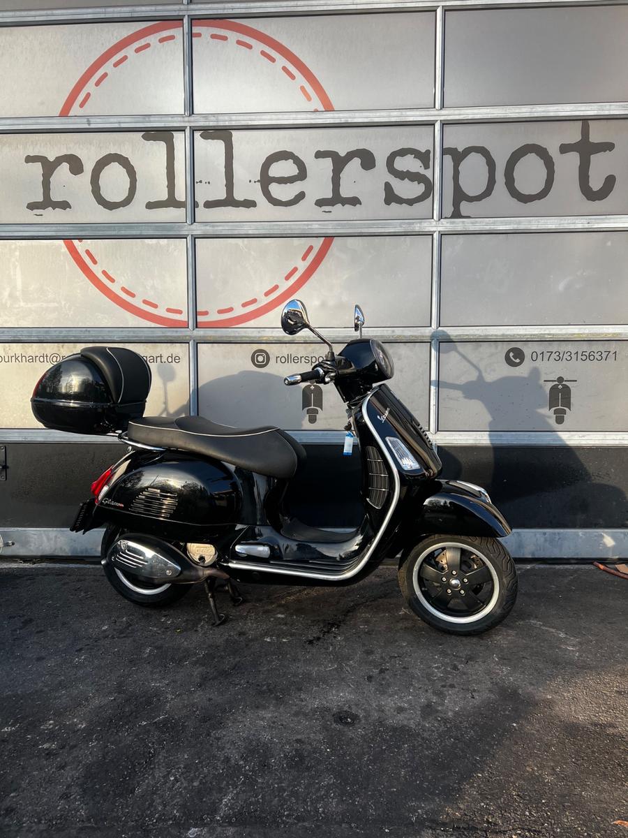 Vespa GTS 125 Super i.e 15PS Super 1.Hand