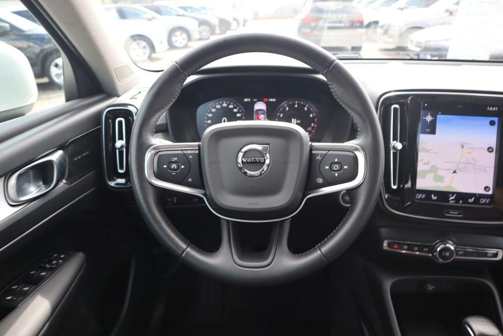 Volvo XC40 T3 Momentum Pro|NAVIGATION|R-CAM|PDC|