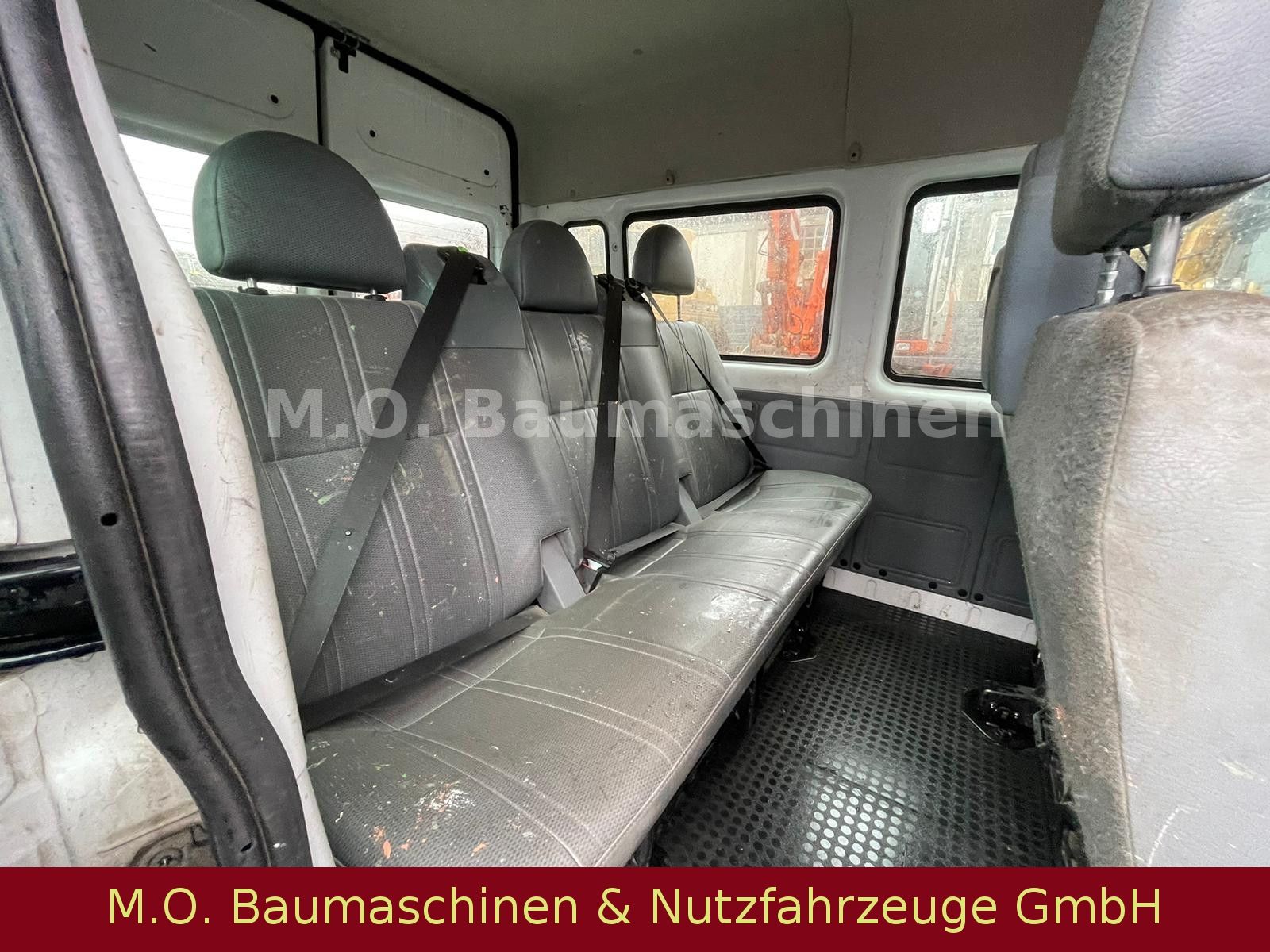 Fahrzeugabbildung Ford Transit 115T300 / 9 Sitzer