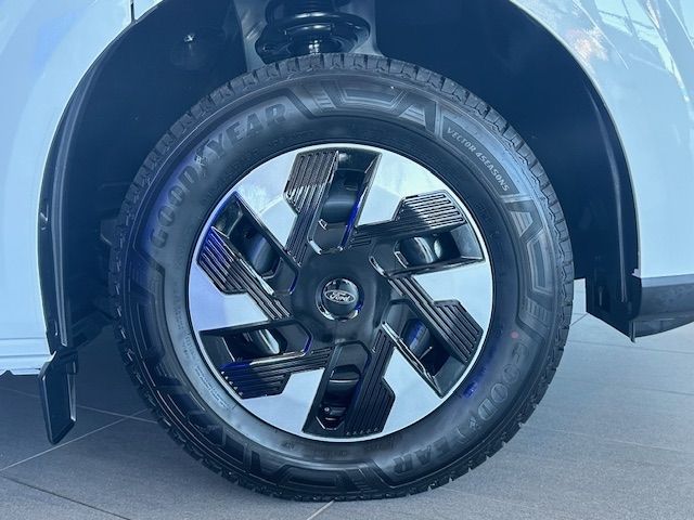 Fahrzeugabbildung Ford Transit Custom E 320 L2 Trend Doppelkabine RWD E