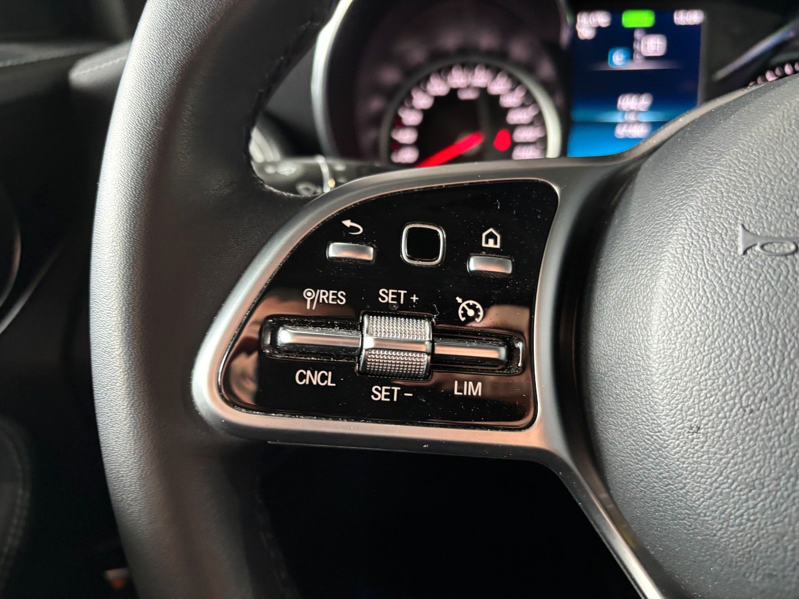 Fahrzeugabbildung Mercedes-Benz GLC 200 4Matic /MULTIMEDIA MBUX/KAMERA/SHZ