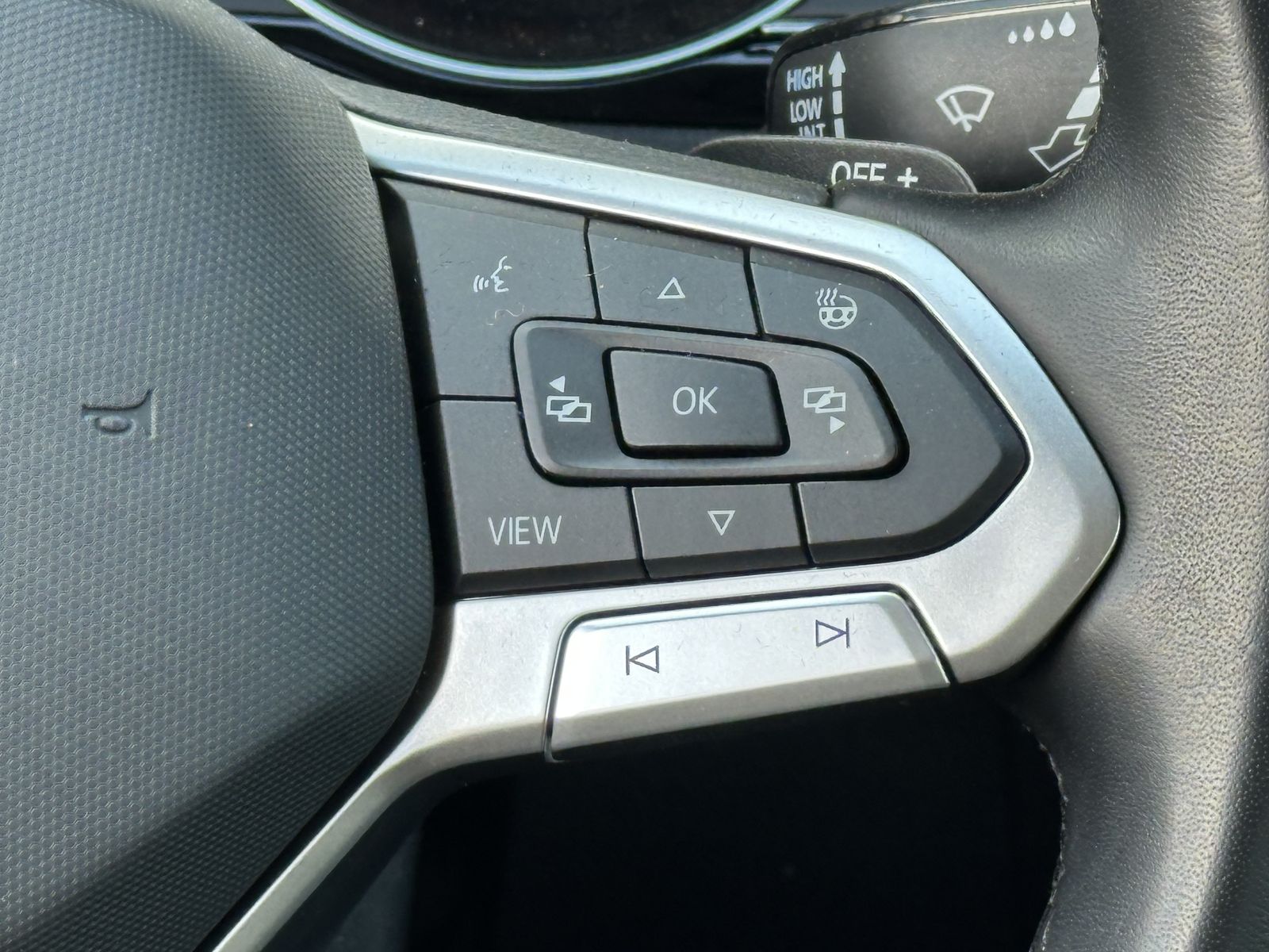 Fahrzeugabbildung Volkswagen Passat Variant R-Line NAV+LED+ACC+KAMERA+18ZO+PP