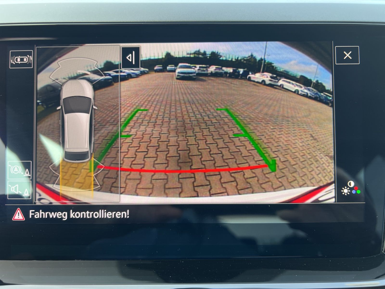 Fahrzeugabbildung Volkswagen Taigo R-Line TSI DSG IQ.Light ACC SHZ RearView N