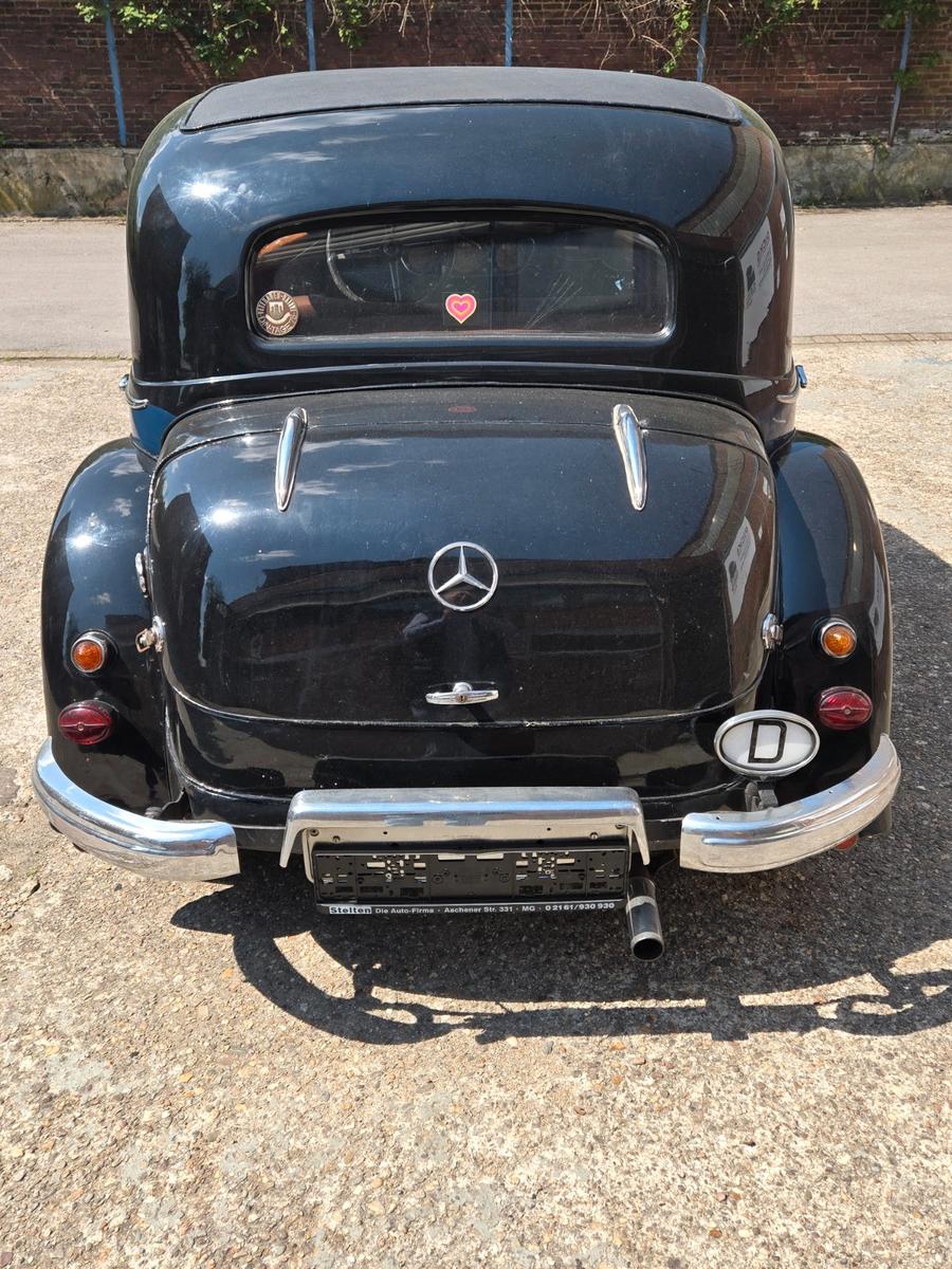 Mercedes-Benz 230