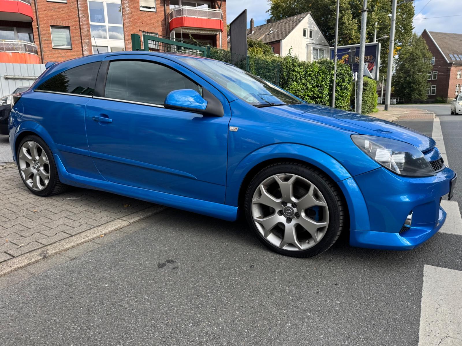 Opel Astra H GTC OPC 2.0 Turbo 241 ch BVM / 1ère main / Recaro / Suspension adaptative