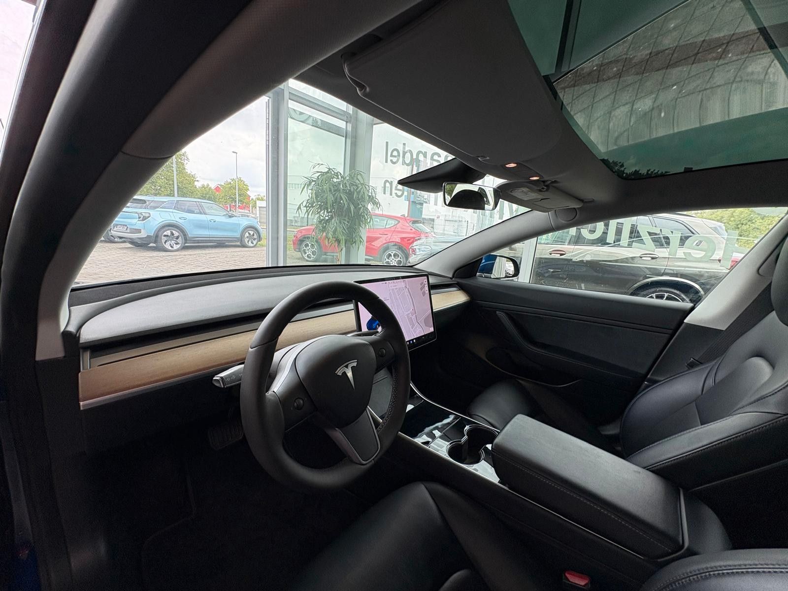 Fahrzeugabbildung Tesla Model 3 Standard Range Plus RWD 60kw