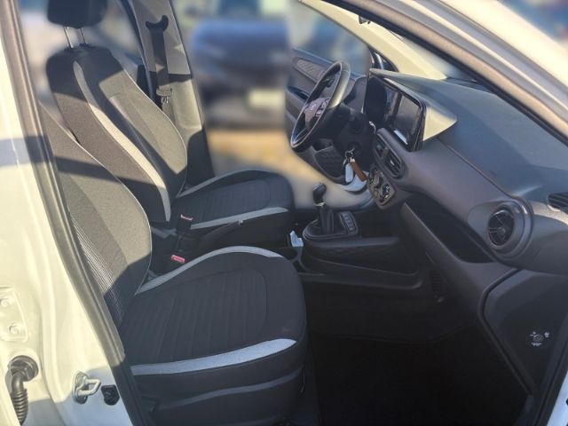 Fahrzeugabbildung Hyundai i10 Edition 30 +CARPLAY+SHZ+TEMPOMAT+RADIO+UVM+