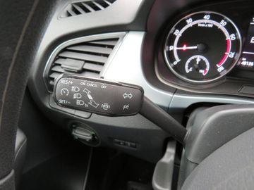 Fahrzeugabbildung SKODA Fabia Combi Ambition DAB GJ-RÄDER PDC SITZH 1.HD