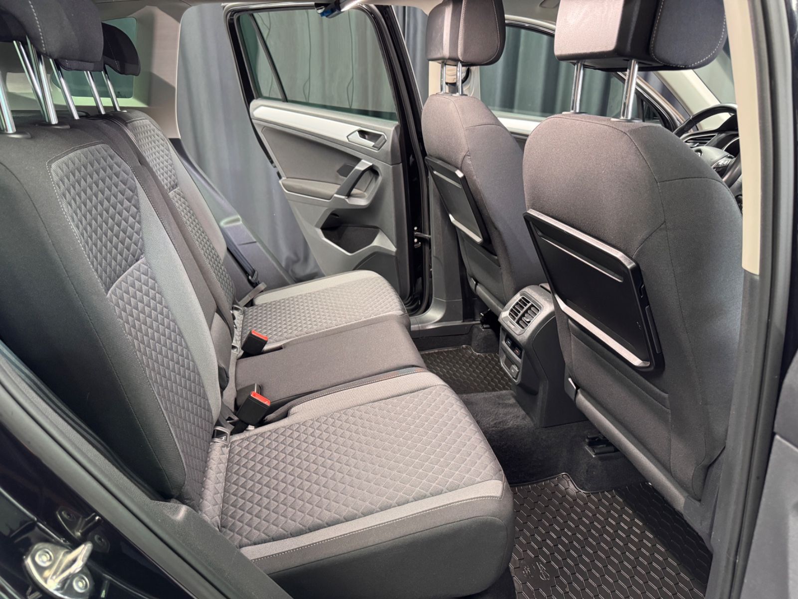 Fahrzeugabbildung Volkswagen Tiguan Comfortline 4Motion|NAVI|KAMERA|1.HAND