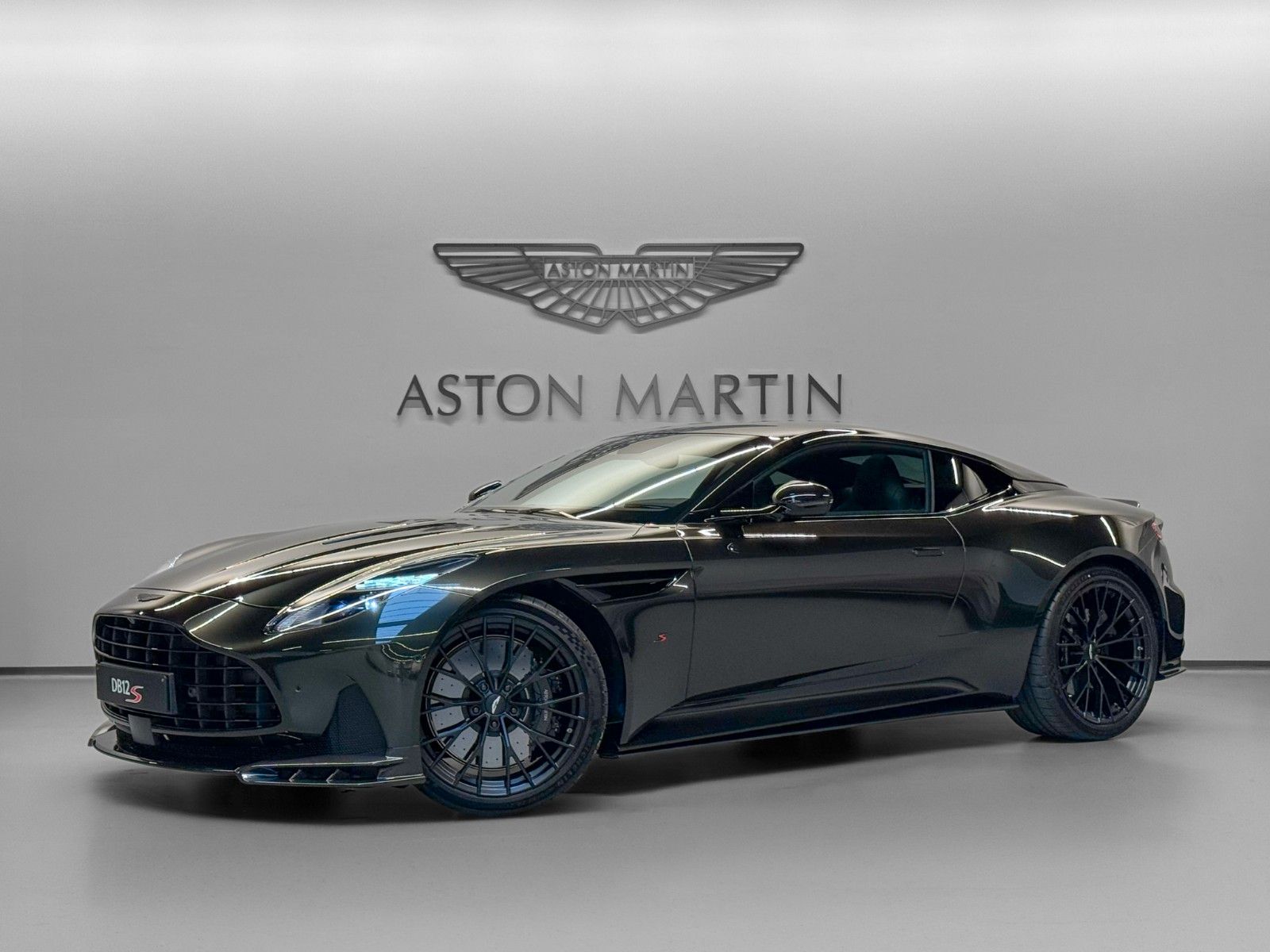Aston Martin NEW DB12 S Coupe | Aston Martin Brussels imagem 2