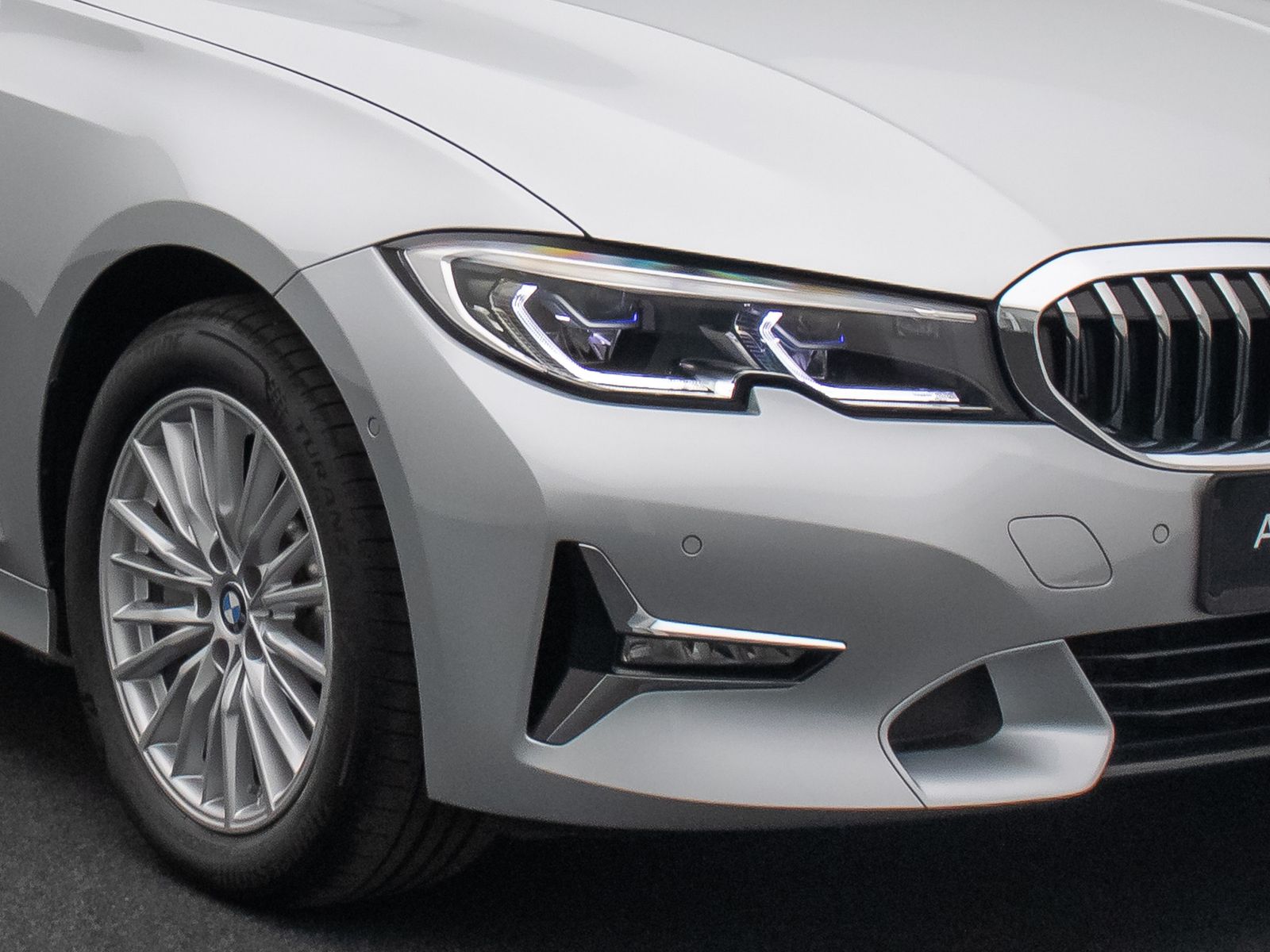 Fahrzeugabbildung BMW 330e Luxury Line 360°Laser HUD DAB H/K Komfort