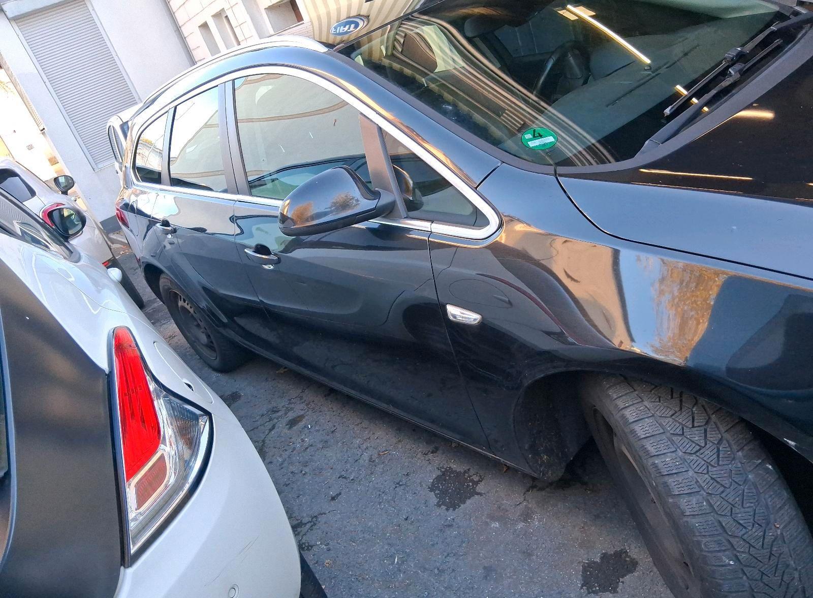 Opel Astra 2015 — interior