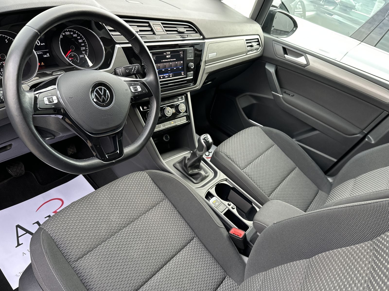 Fahrzeugabbildung Volkswagen Touran 1.5 TSI Comfortline NAV+CARPLAY+17ZO+1HD