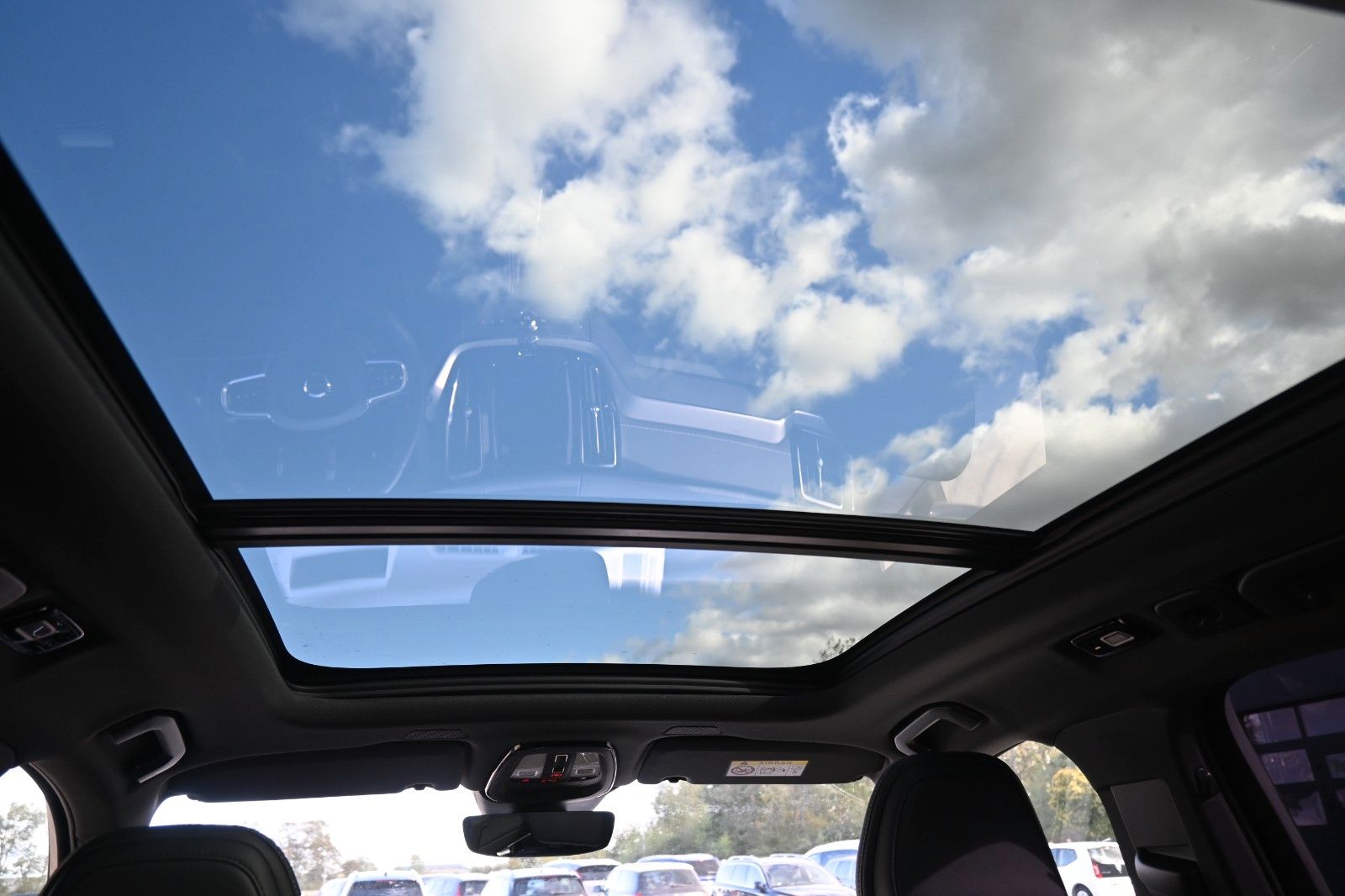 Fahrzeugabbildung Volvo XC60 T8 R Design PHEV MAPS*Luft*B&W*STHZG*HUD*