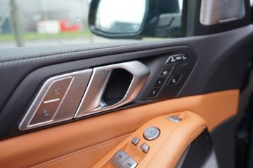 Fahrzeugabbildung BMW X7 xDrive 40 i M Sport Pano Sky*B&W*NETTO EXPORT