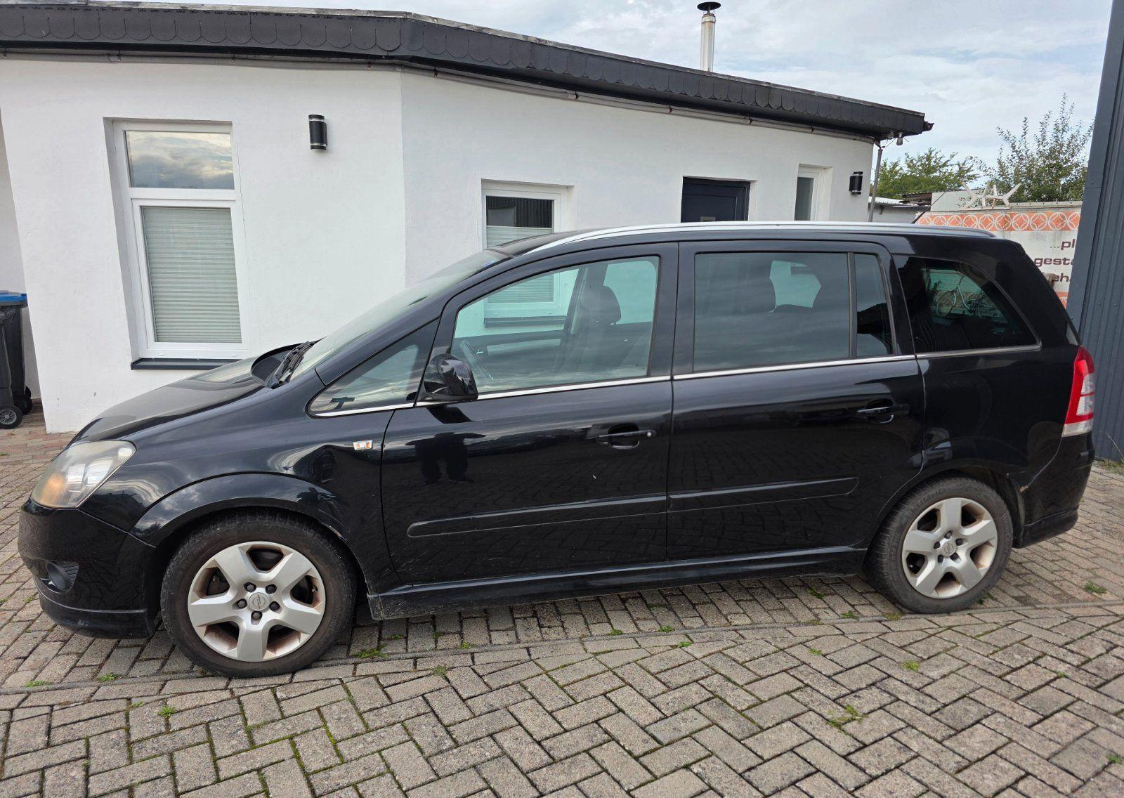 Opel Zafira 2010 — interior