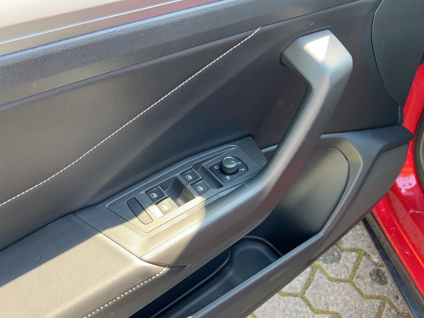 Fahrzeugabbildung Volkswagen T-Roc Cabriolet Style ACTIVE 1.5l TSI DSG, Navi,