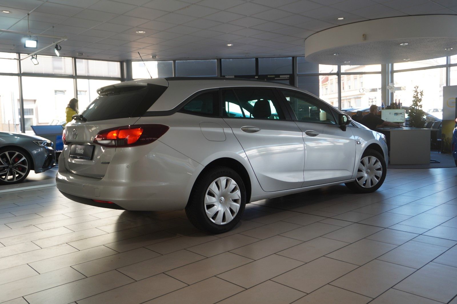 Fahrzeugabbildung Opel Astra K ST 1.0 BUSINESS NAVI/LED/SHZ/TEMP./SPORT