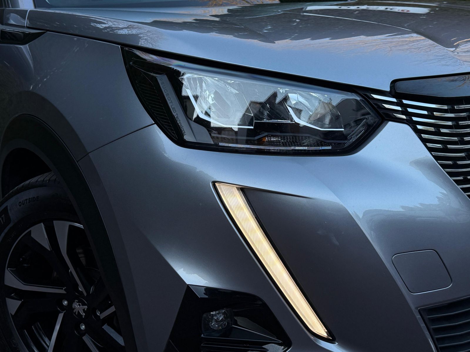 Fahrzeugabbildung Peugeot 2008 1.5 BlueHDI Allure Pack LED+NAV+SHZ+KAM+DAB