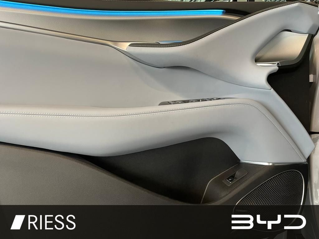 BYD SEALION 7