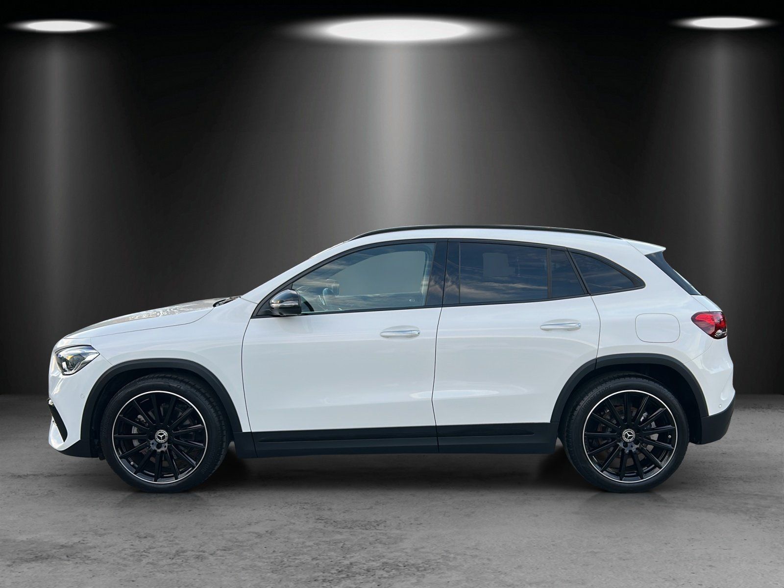 Fahrzeugabbildung Mercedes-Benz GLA250 4M AMG Pano DISTRO Standhz AHK Burme MLED