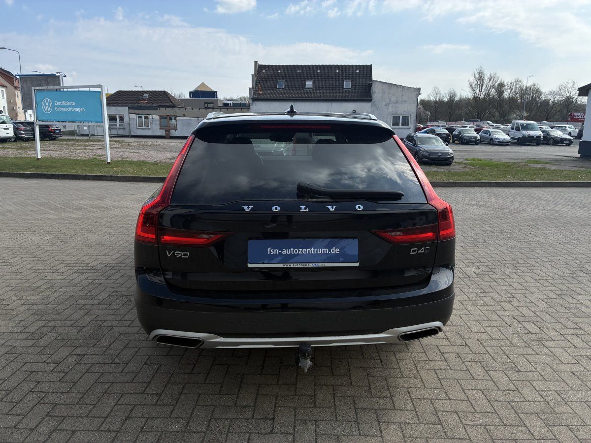 Volvo V90 Cross Country D4 AWD Pro  LED 360° NAVI AHK foto 6