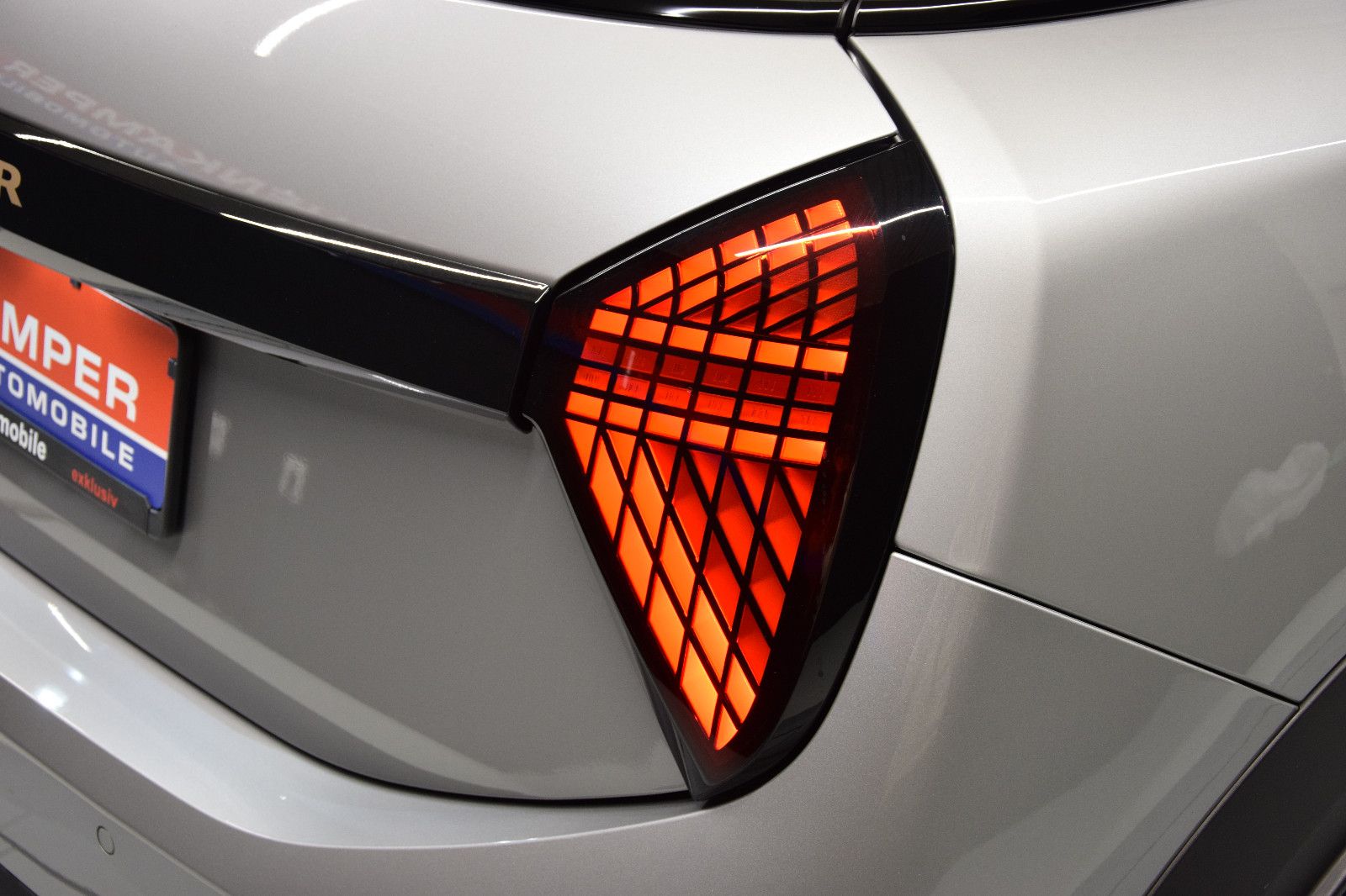 Fahrzeugabbildung MINI Cooper C 3-trg. Favoured Trim HUD Leder