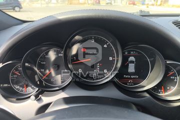 Porsche Cayenne - 12