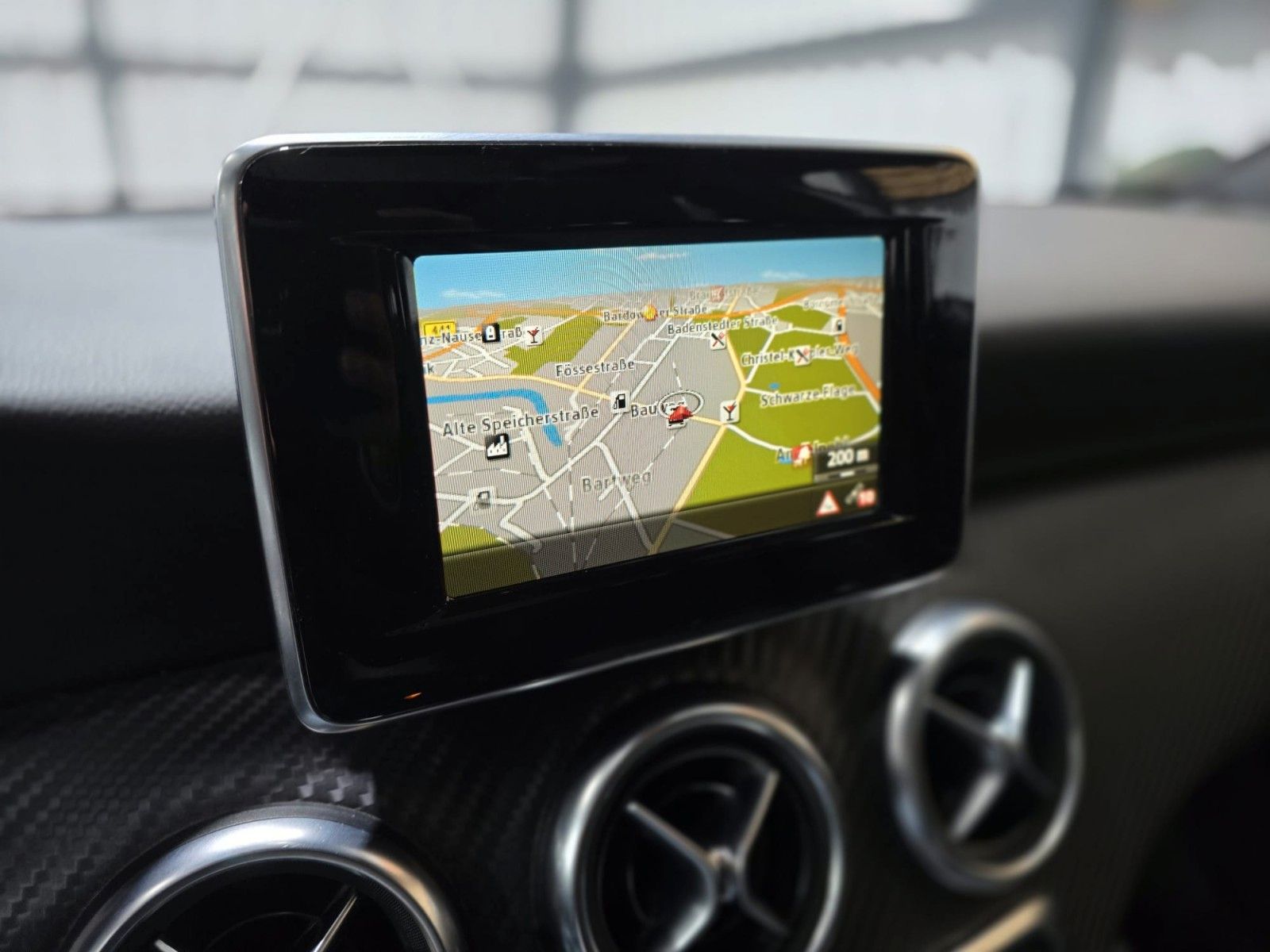 Fahrzeugabbildung Mercedes-Benz A250 AMG-Line/Panorama/Navi/8fach/TÜV-NEU