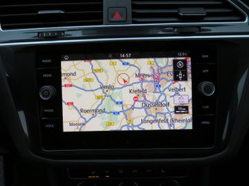 Fahrzeugabbildung Volkswagen Tiguan 2.0TDI DSG LED 18-ZOLL NAVI GRA PDC 1.H