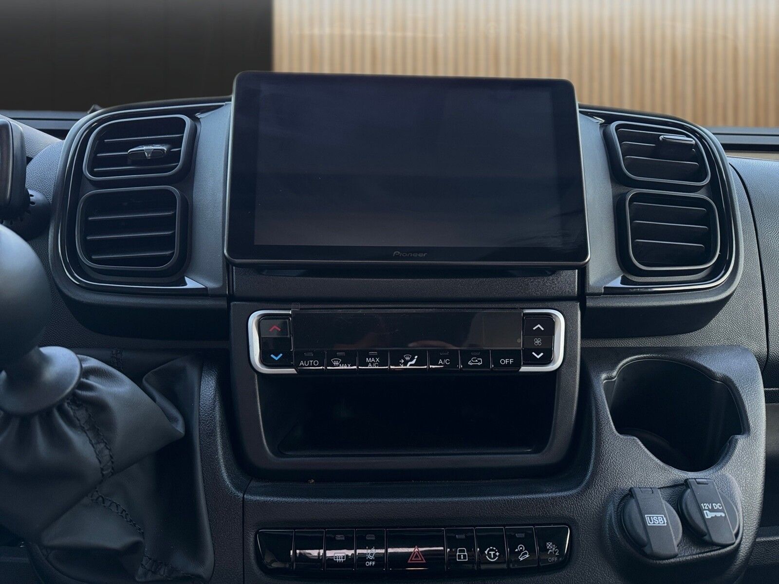 Fahrzeugabbildung Eura Mobil Van V 635 EB Radio DAB, Fahrassistenzpaket, RFK