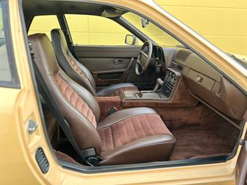 1984 Porsche 944 — миниатюра 11