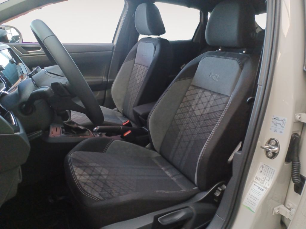 Fahrzeugabbildung Volkswagen Taigo 1.0 TSI DSG R-Line Black Style Navi, AHZV