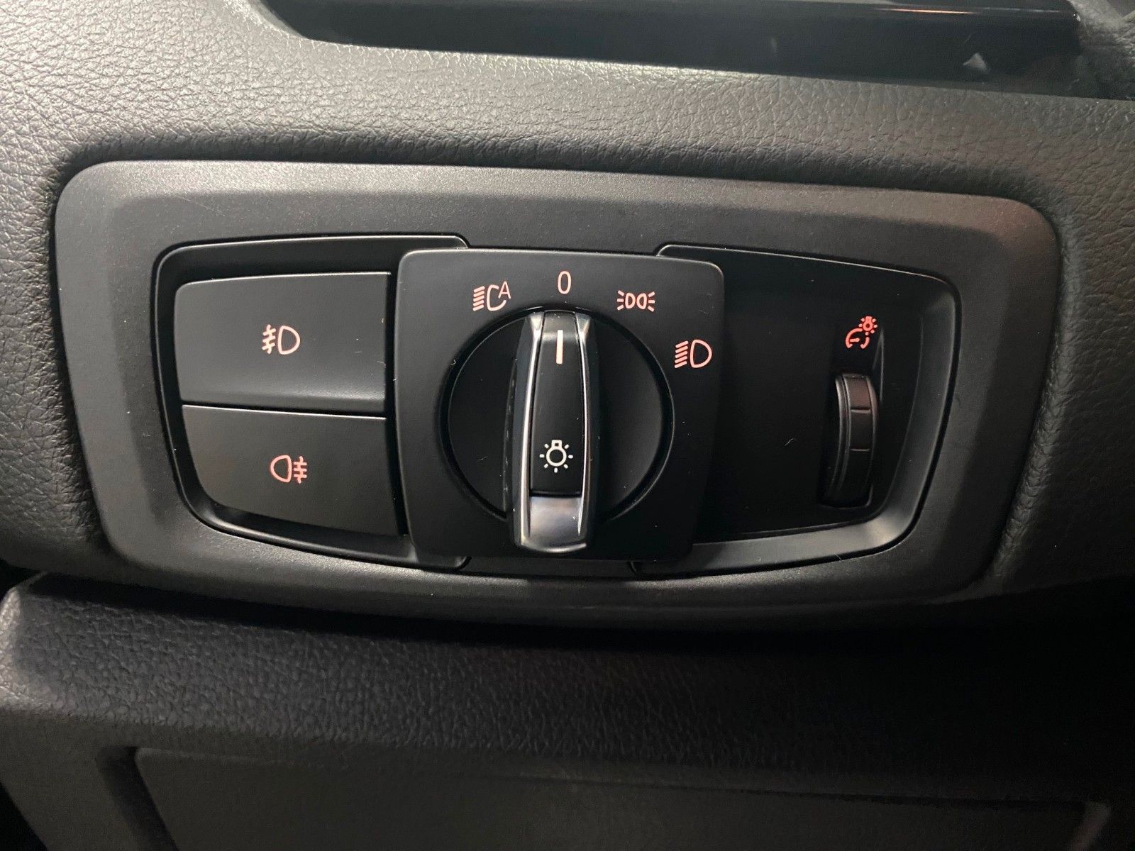 Fahrzeugabbildung BMW 218 Active Tourer 218d Advantage+NAVIGATION+LED+