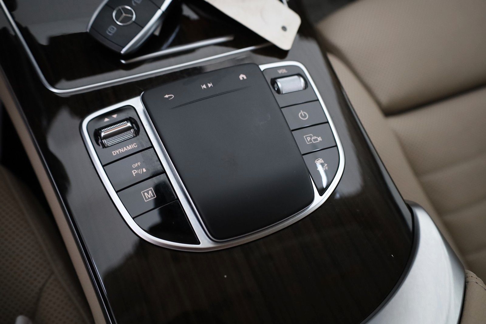 Fahrzeugabbildung Mercedes-Benz GLC 300e 4M Coupe,Sitzlüftung,Leder,Navi,Kamera