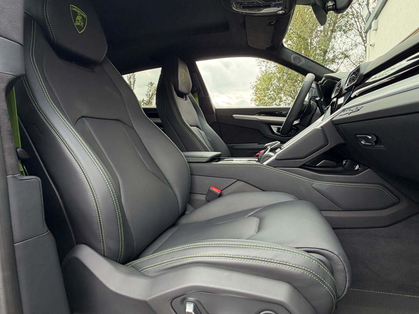 LAMBORGHINI Urus Urus 4.0 V8 Autom. MwSt/23-Zoll/B&amp;O/360°/PANO – Ansicht 27
