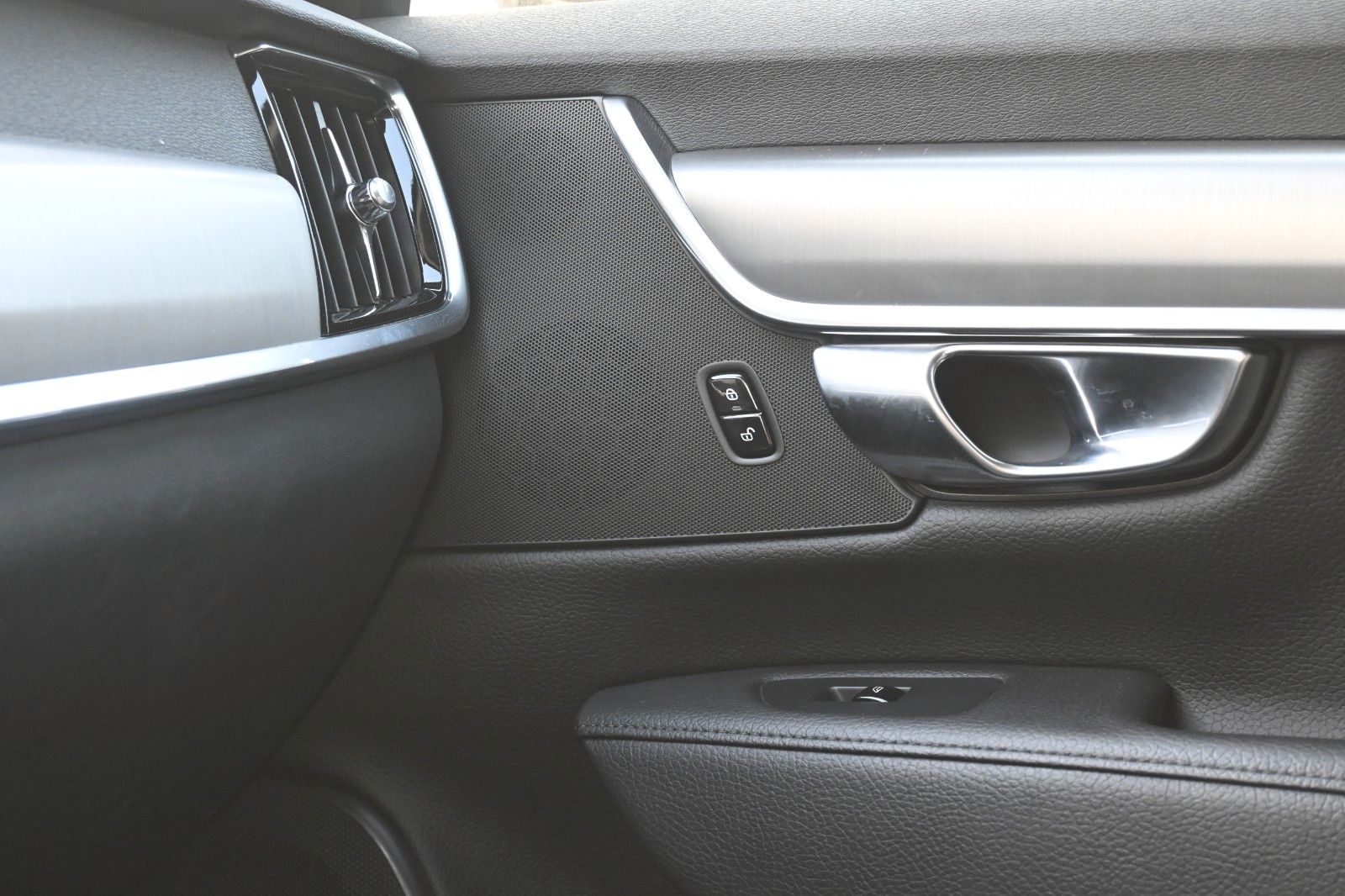 Fahrzeugabbildung Volvo S 90 T5 Lim*Mom*LED*Navi*STHZ*Miete*MIETKAUF
