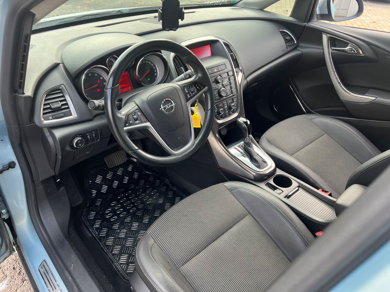 Fahrzeugabbildung Opel Astra J Lim. 5-trg. Cosmo AUTOMATIK