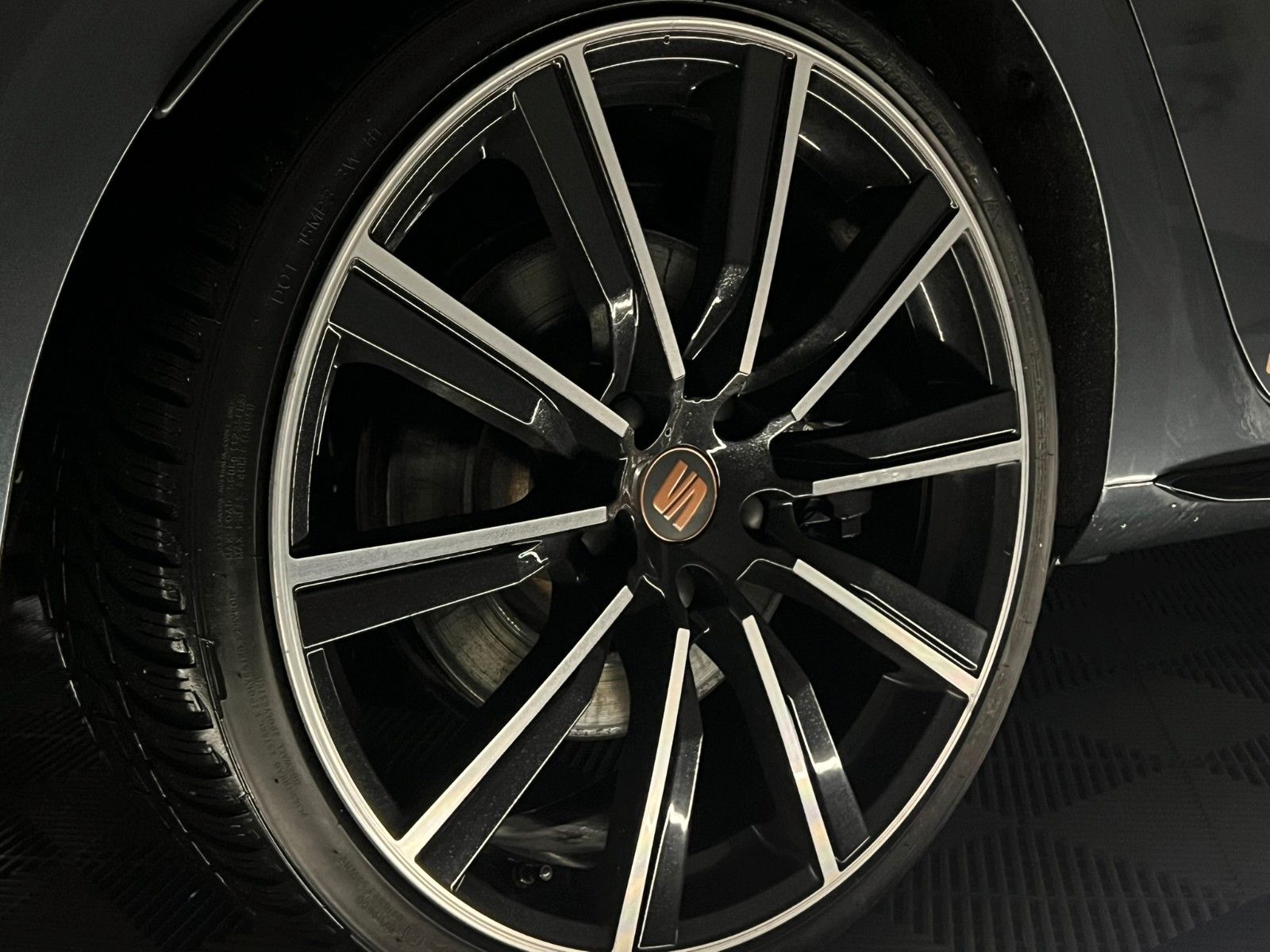 Fahrzeugabbildung SEAT Leon ST Cupra 300 4Dr. PERFORMANCE/SCHALE/BEATS