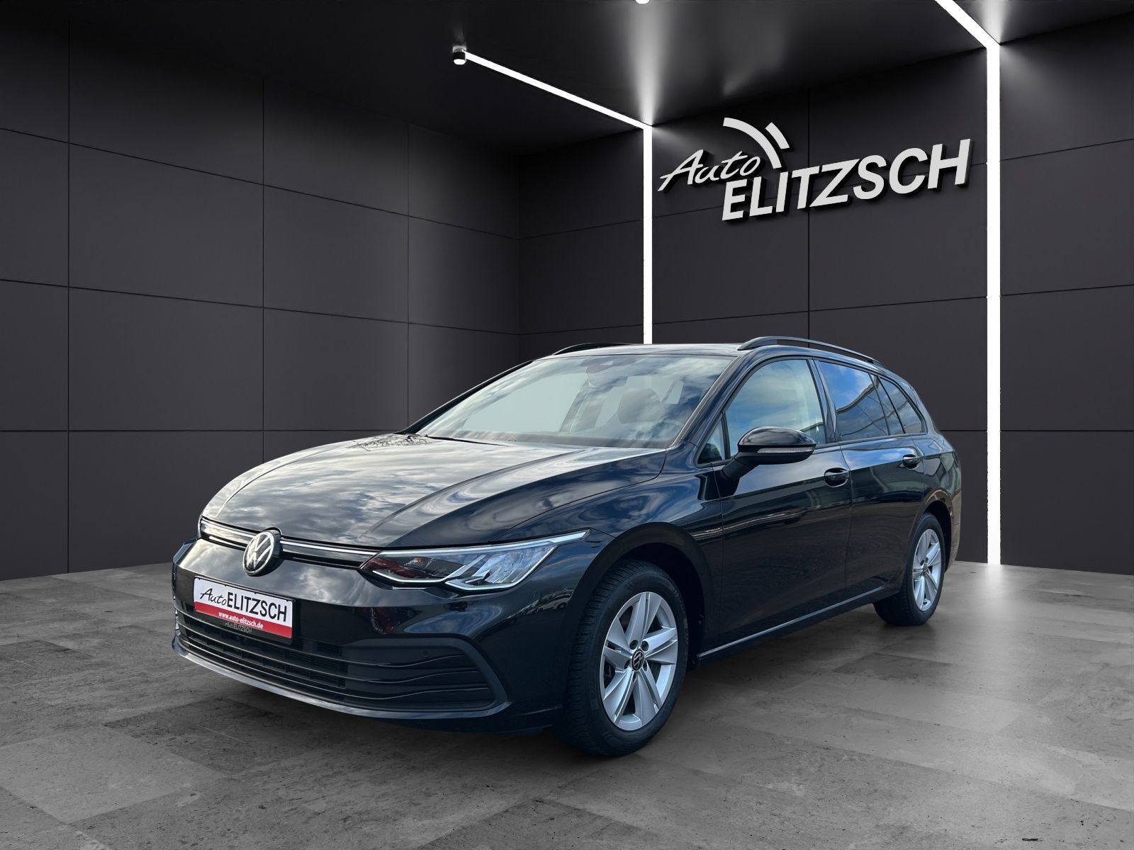 Fahrzeugabbildung Volkswagen Golf VIII Variant Life TDI DSG LED ACC AHK SHZ P