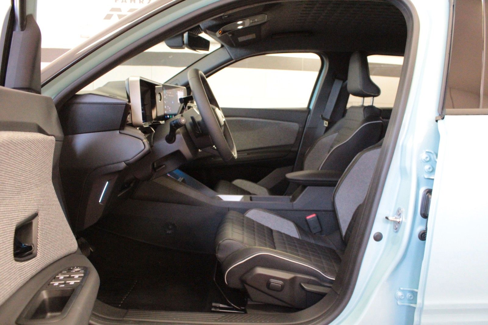 Fahrzeugabbildung Renault R 4 E-Tech 150 Comfort Range Iconic *Vollausst.*