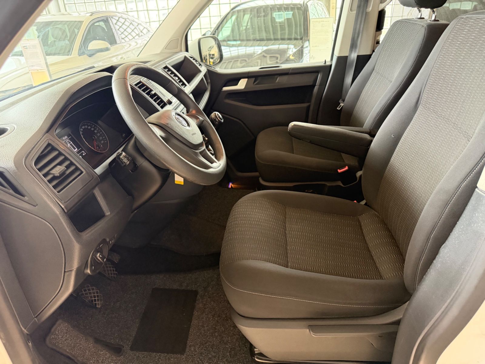 Fahrzeugabbildung Volkswagen T6 Caravelle Comfortline
