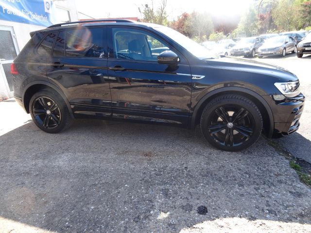 Fahrzeugabbildung Volkswagen Tiguan/R-Line/4x4/DSG/AHK/Navi/Super Optik