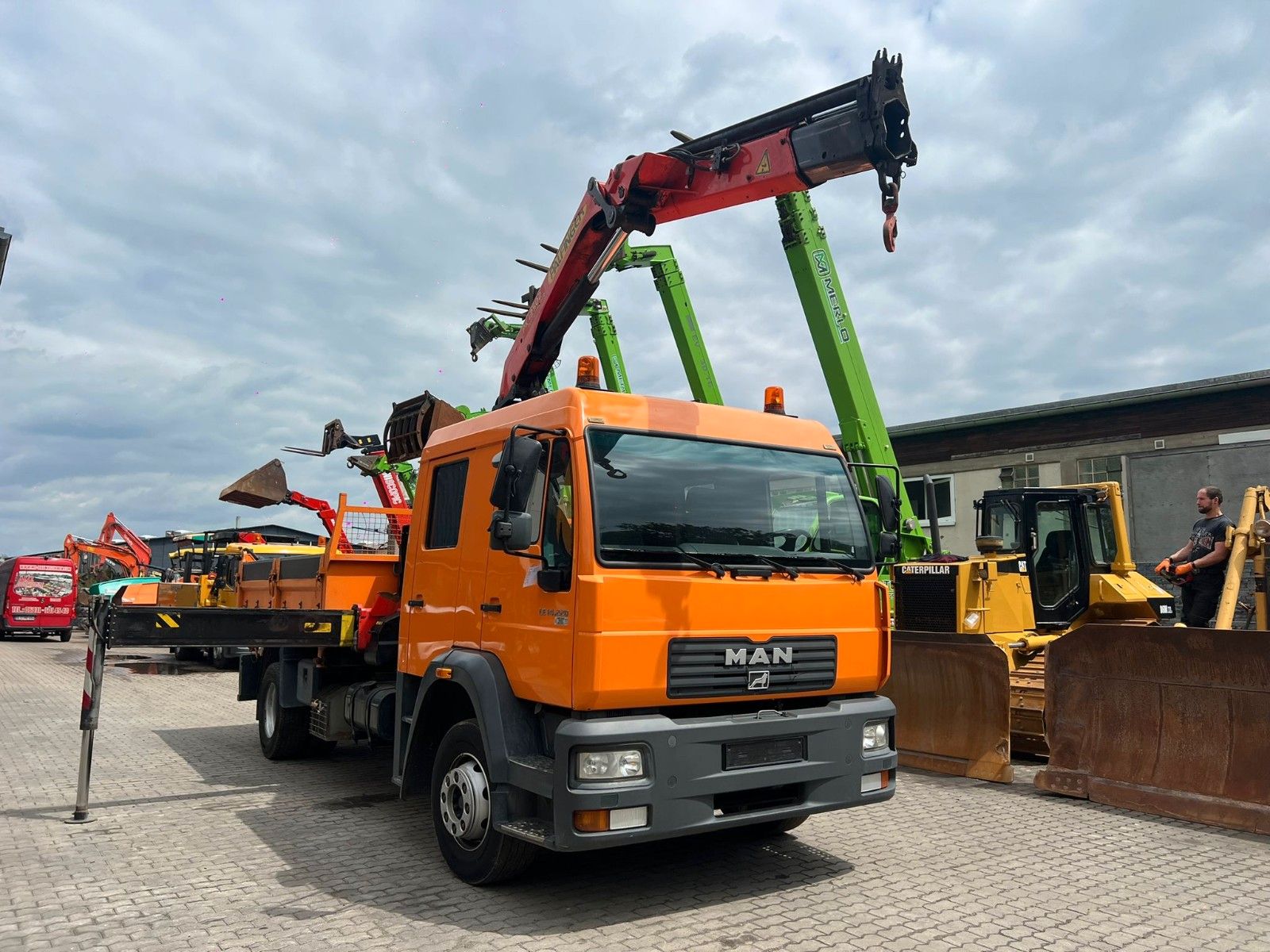 Fahrzeugabbildung MAN LE 14.220/Palfinger PK 12502/3.Seitenkipper/Doka