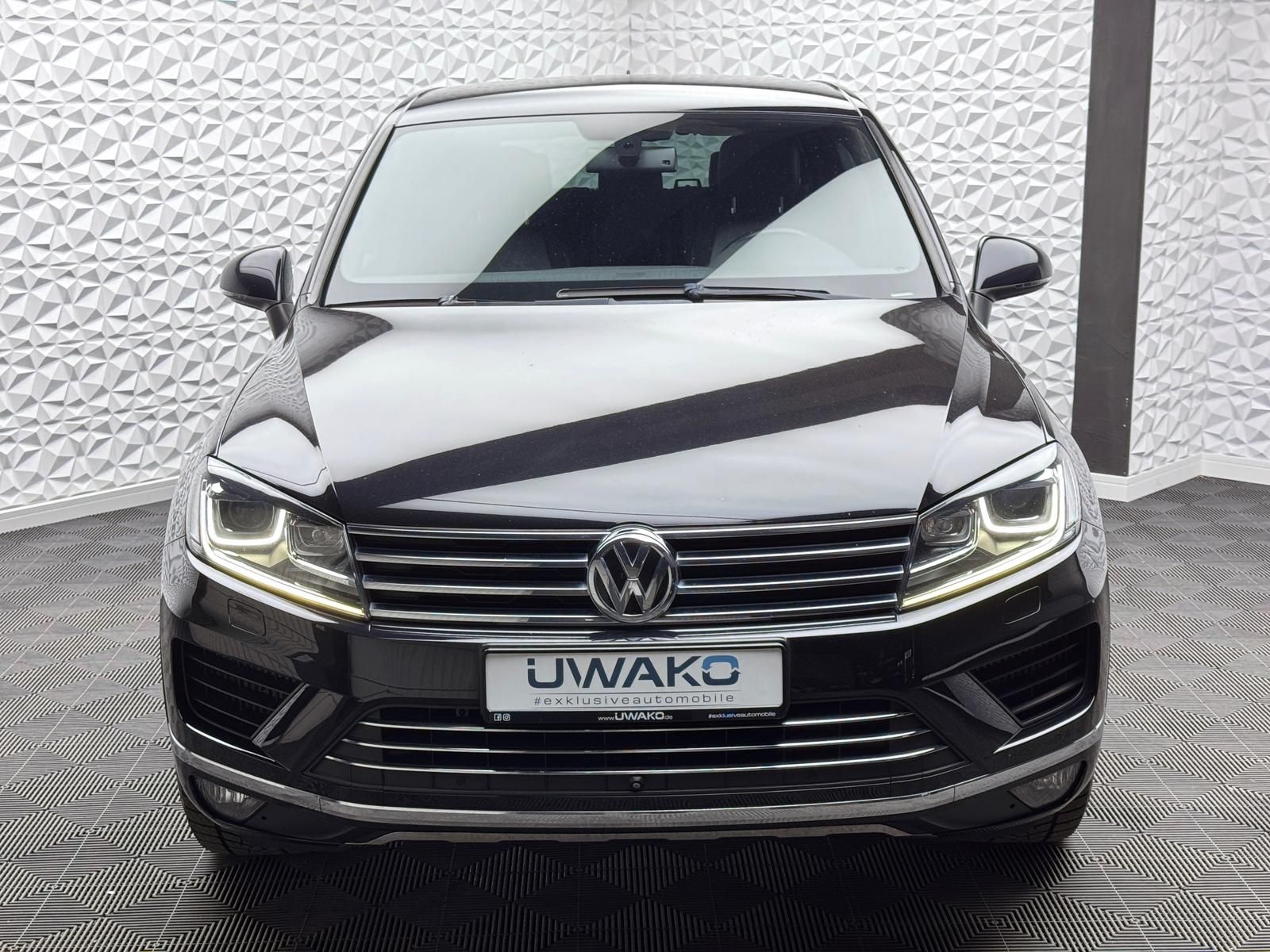Fahrzeugabbildung Volkswagen 3.0 TDI R-LINE/4MOTION/STANDHZ/LUFT/KEY/AHK/360°